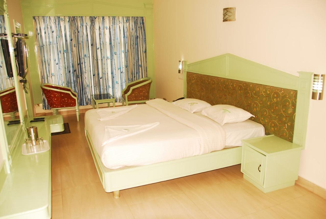 Hotel Sapphire Garden View Ooty Kültér fotó