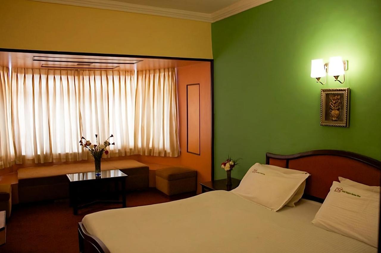 Hotel Sapphire Garden View Ooty Kültér fotó